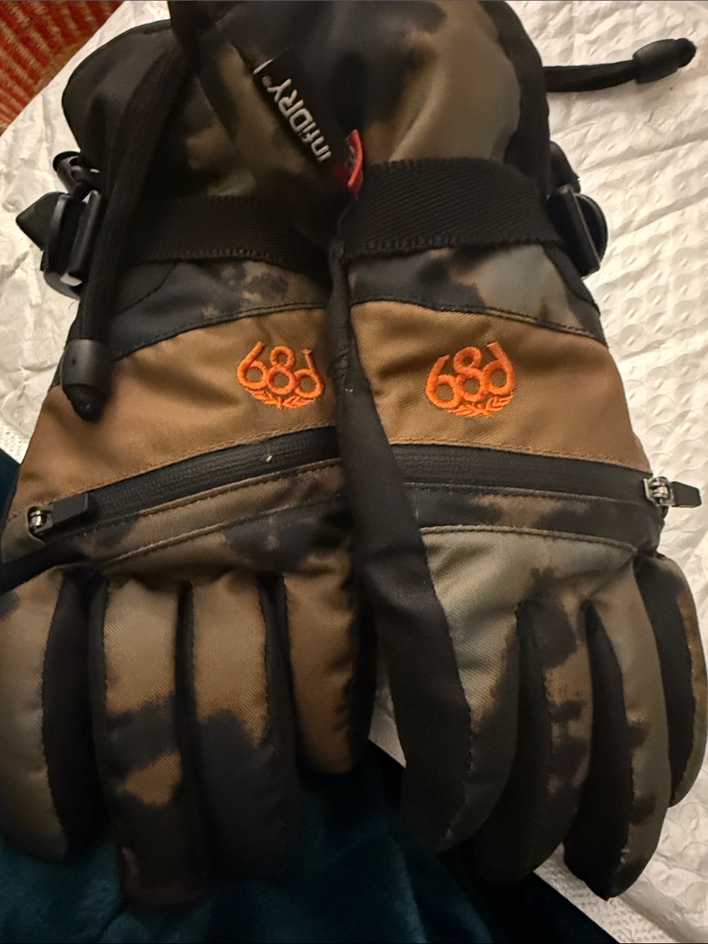 Youth size M 686 Thermal Gloves